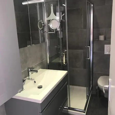 Les Pieds Dans L 'eau Sanary-sur-Mer